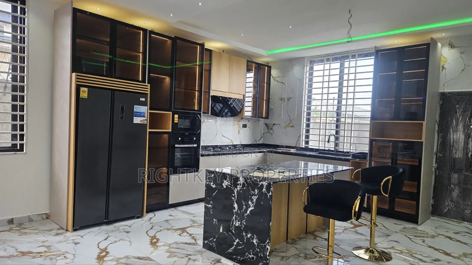 4bdrm Duplex in Kumasi Metropolitan for sale