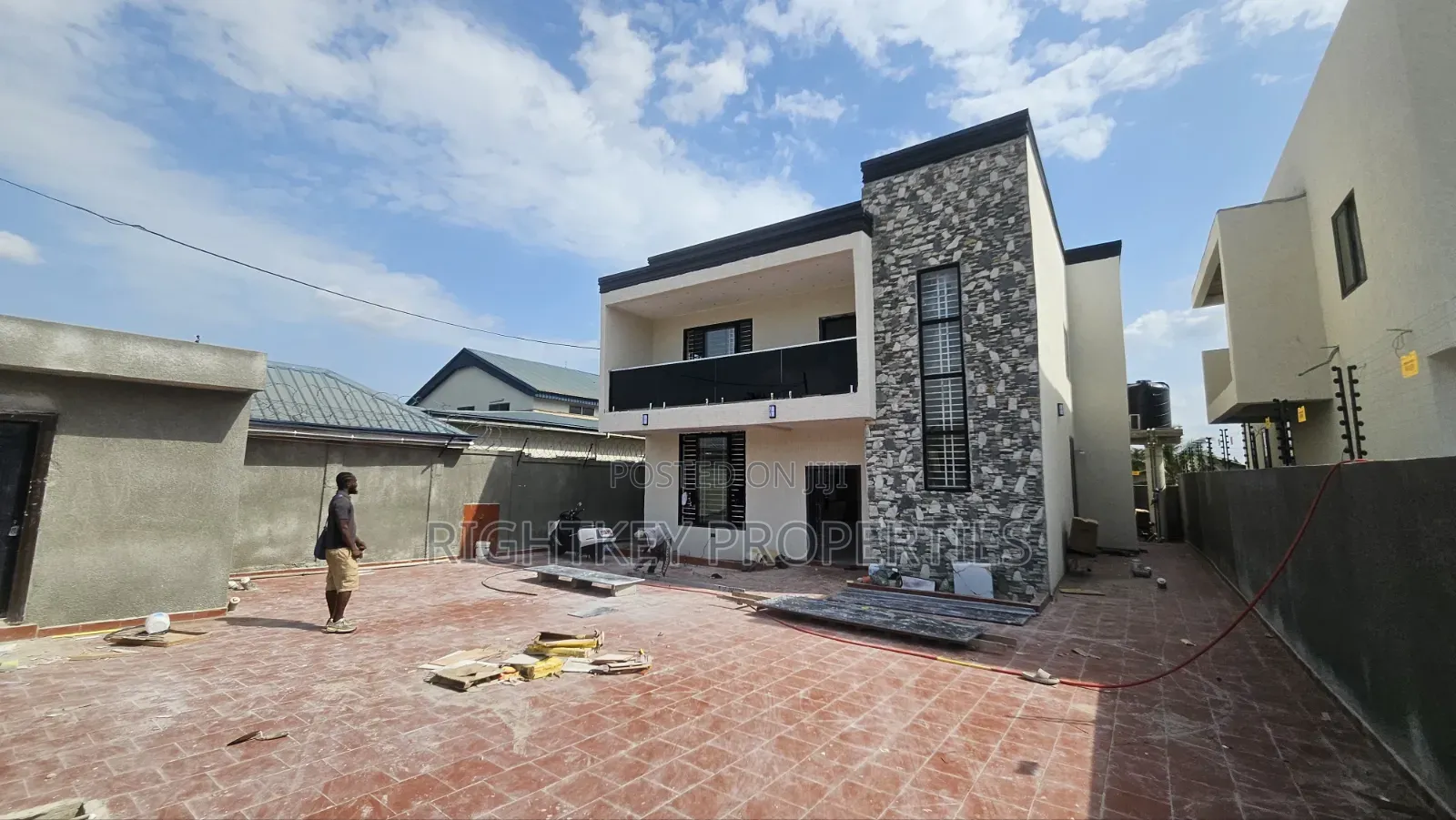 4bdrm Duplex in Kumasi Metropolitan for sale