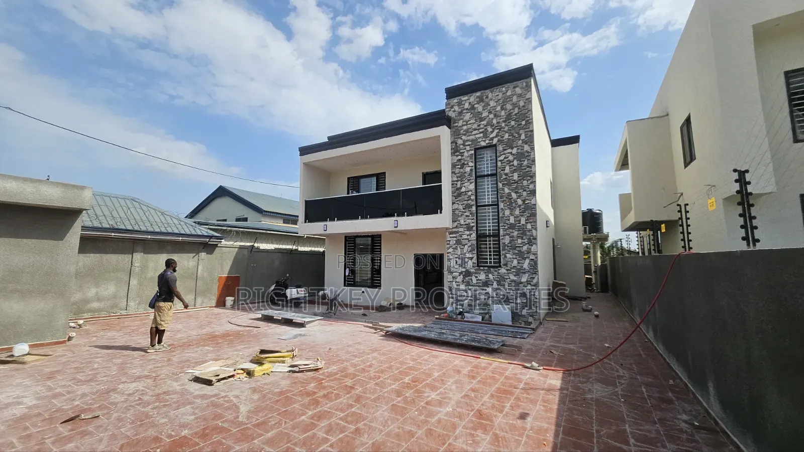 4bdrm Duplex in Kumasi Metropolitan for sale