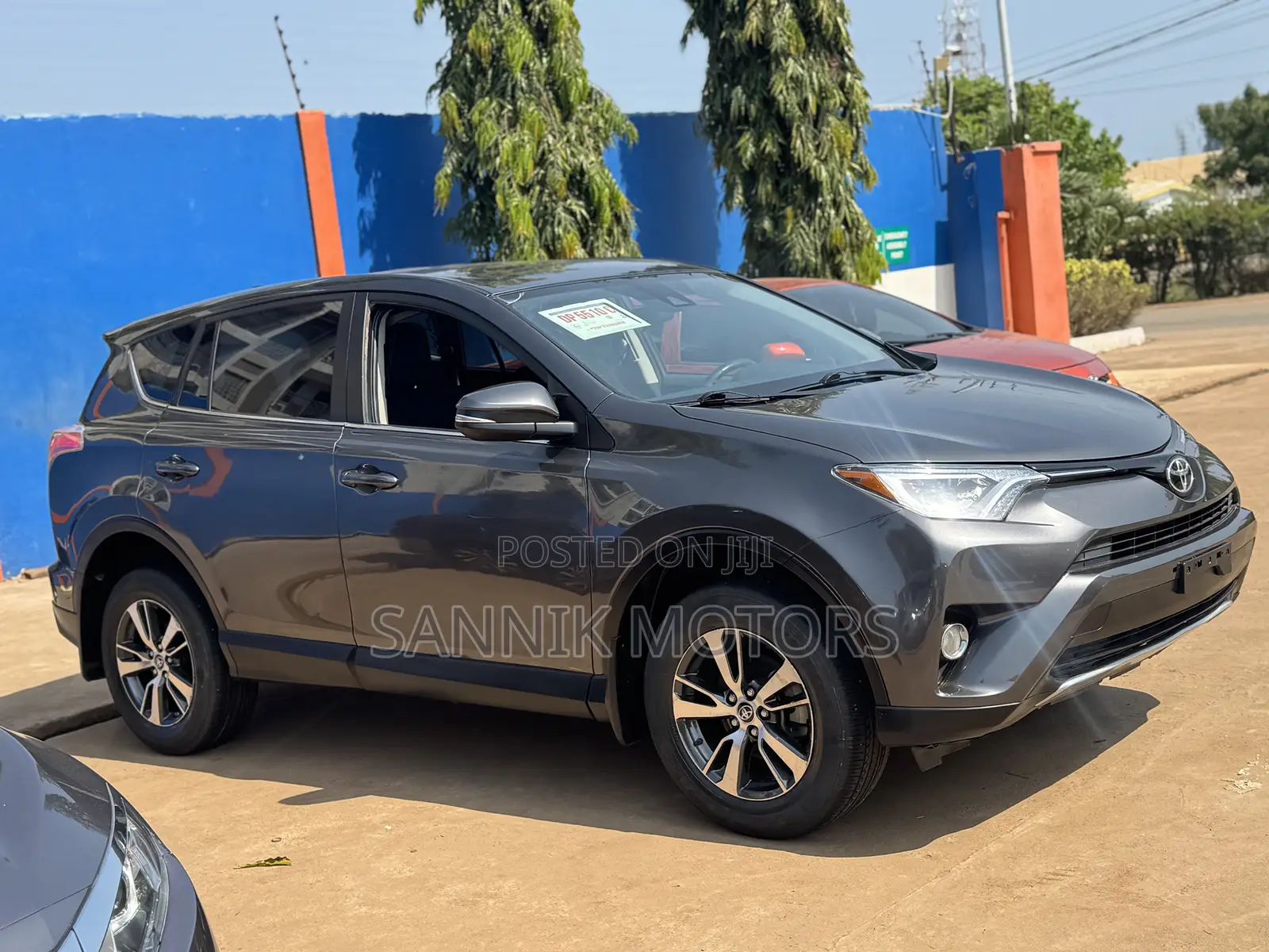 Toyota RAV4 XLE AWD (2.5L 4cyl 6A) 2017 Gray
