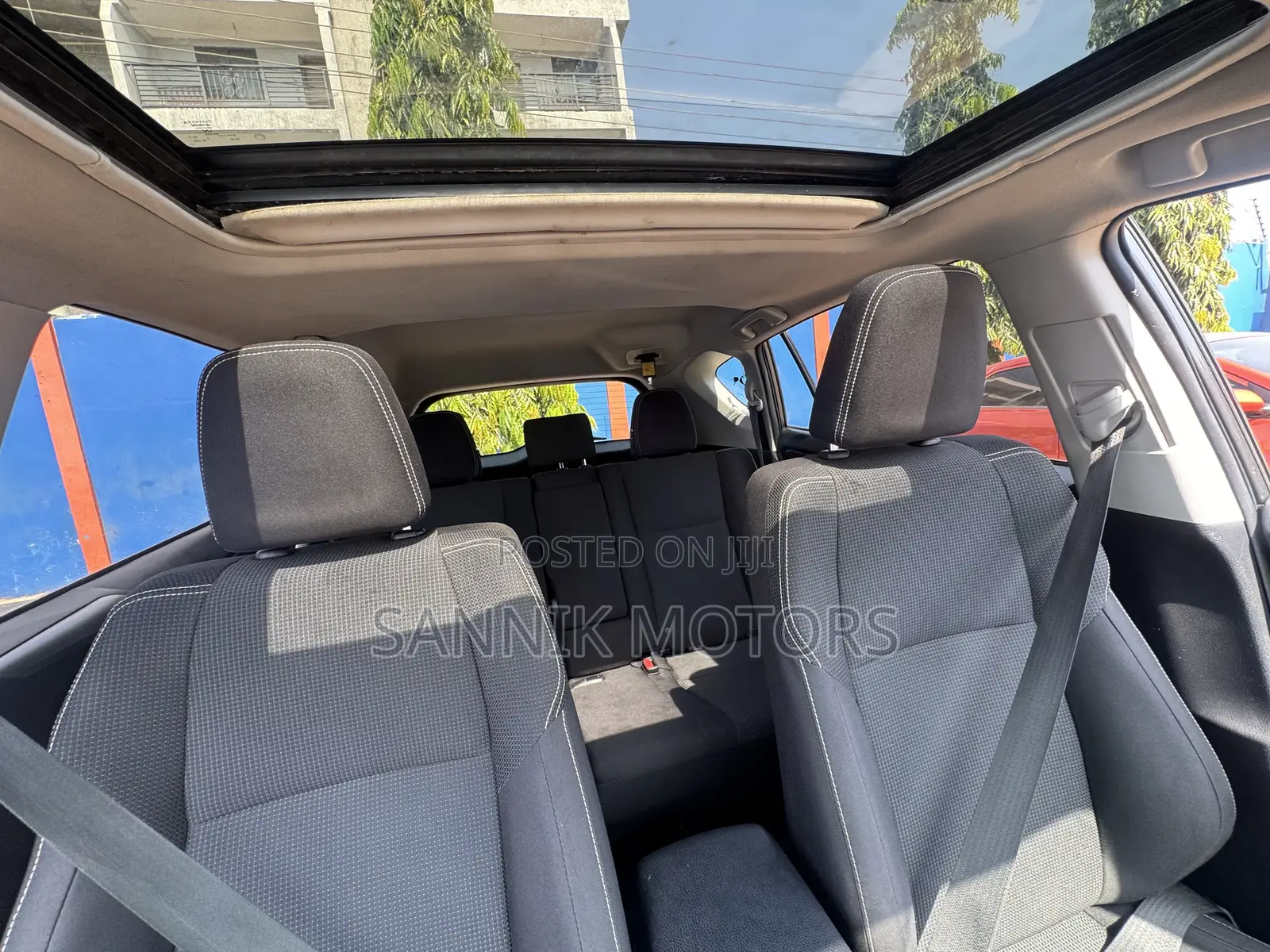 Toyota RAV4 XLE AWD (2.5L 4cyl 6A) 2017 Gray