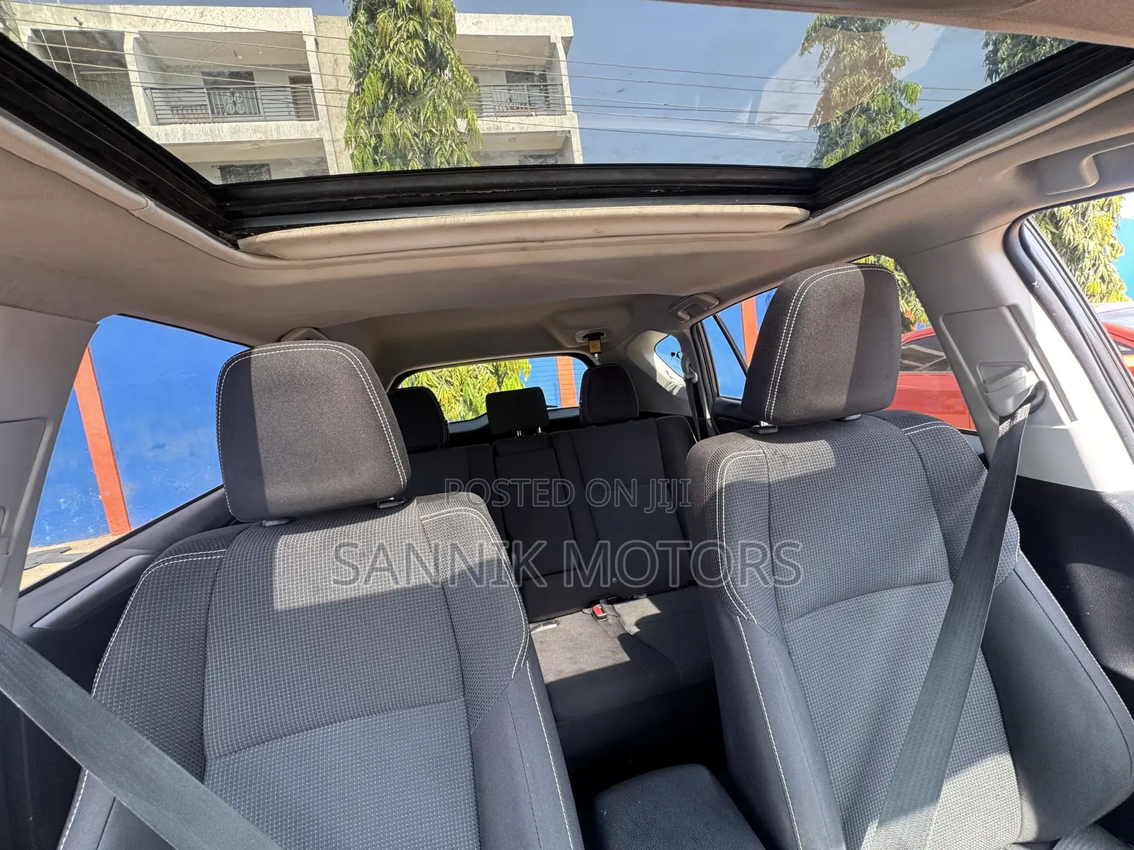 Toyota RAV4 XLE AWD (2.5L 4cyl 6A) 2017 Gray