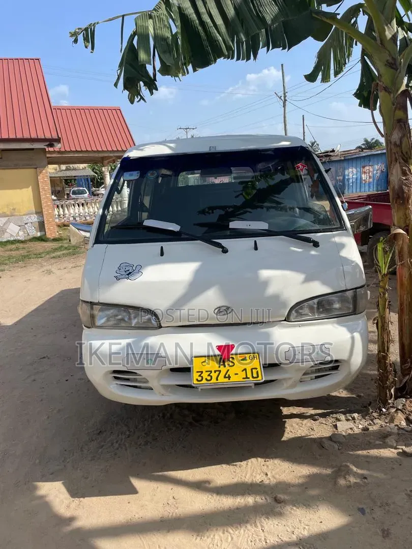 Hyundai H-100 2002 White