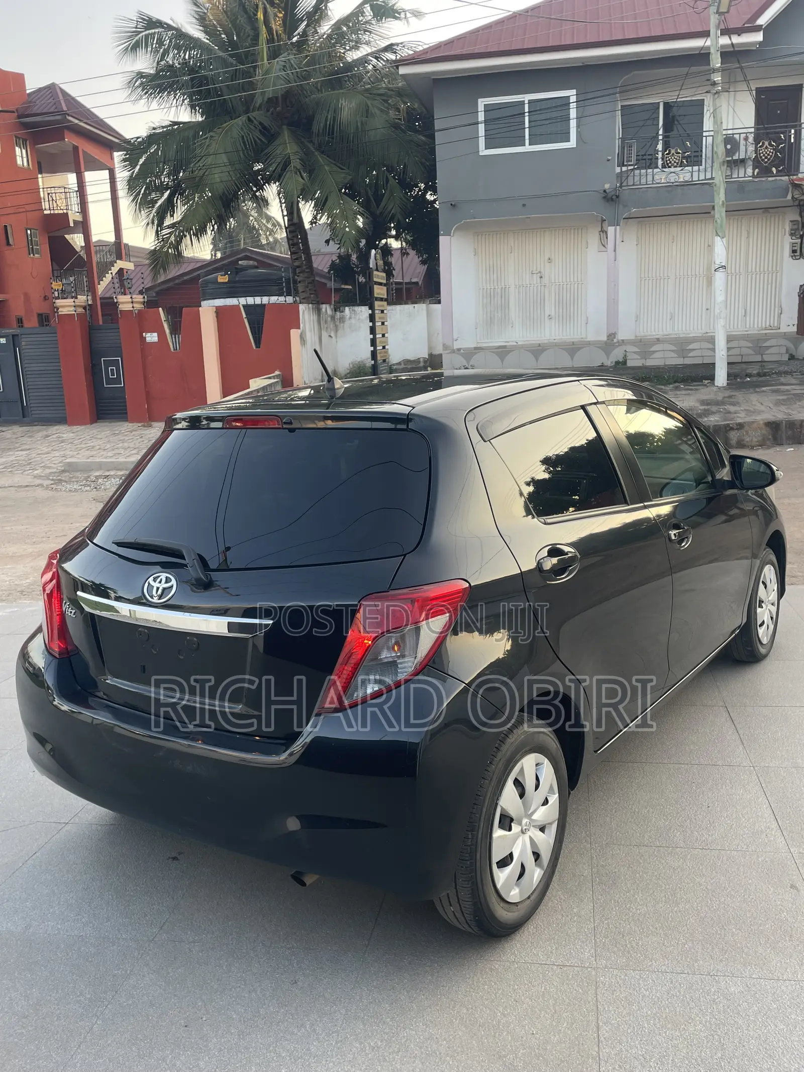 Toyota Vitz 1.3 AWD 5dr 2013 Black