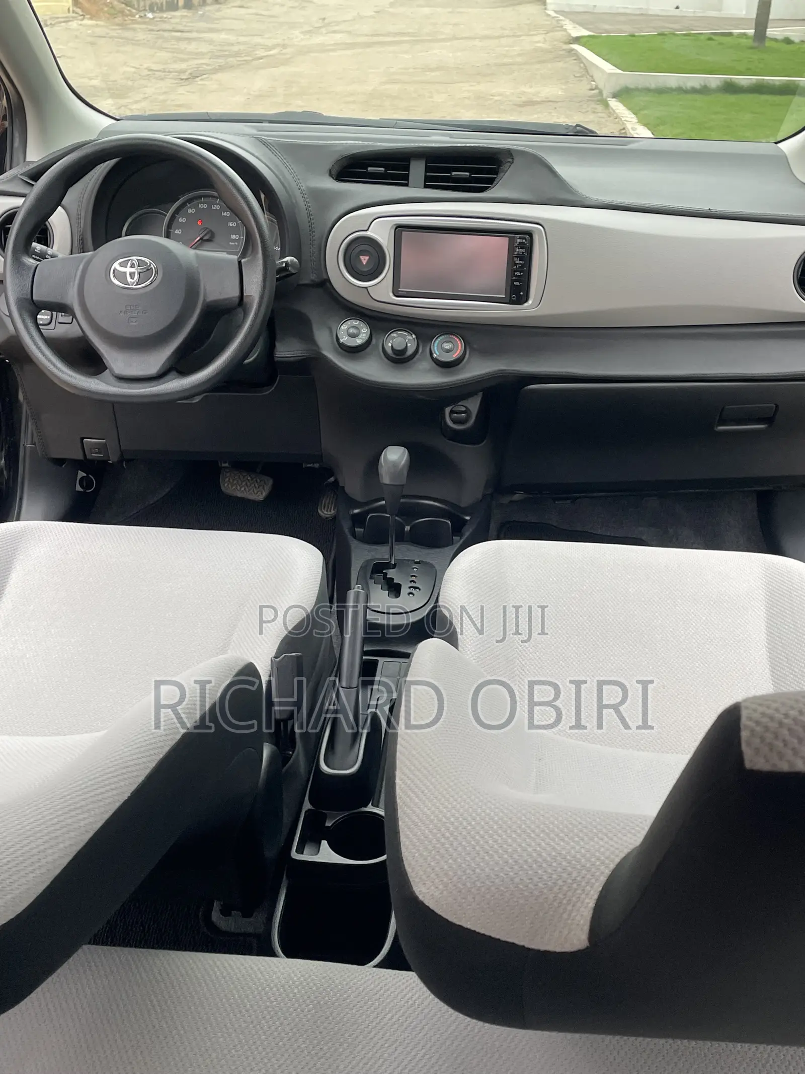 Toyota Vitz 1.3 AWD 5dr 2013 Black