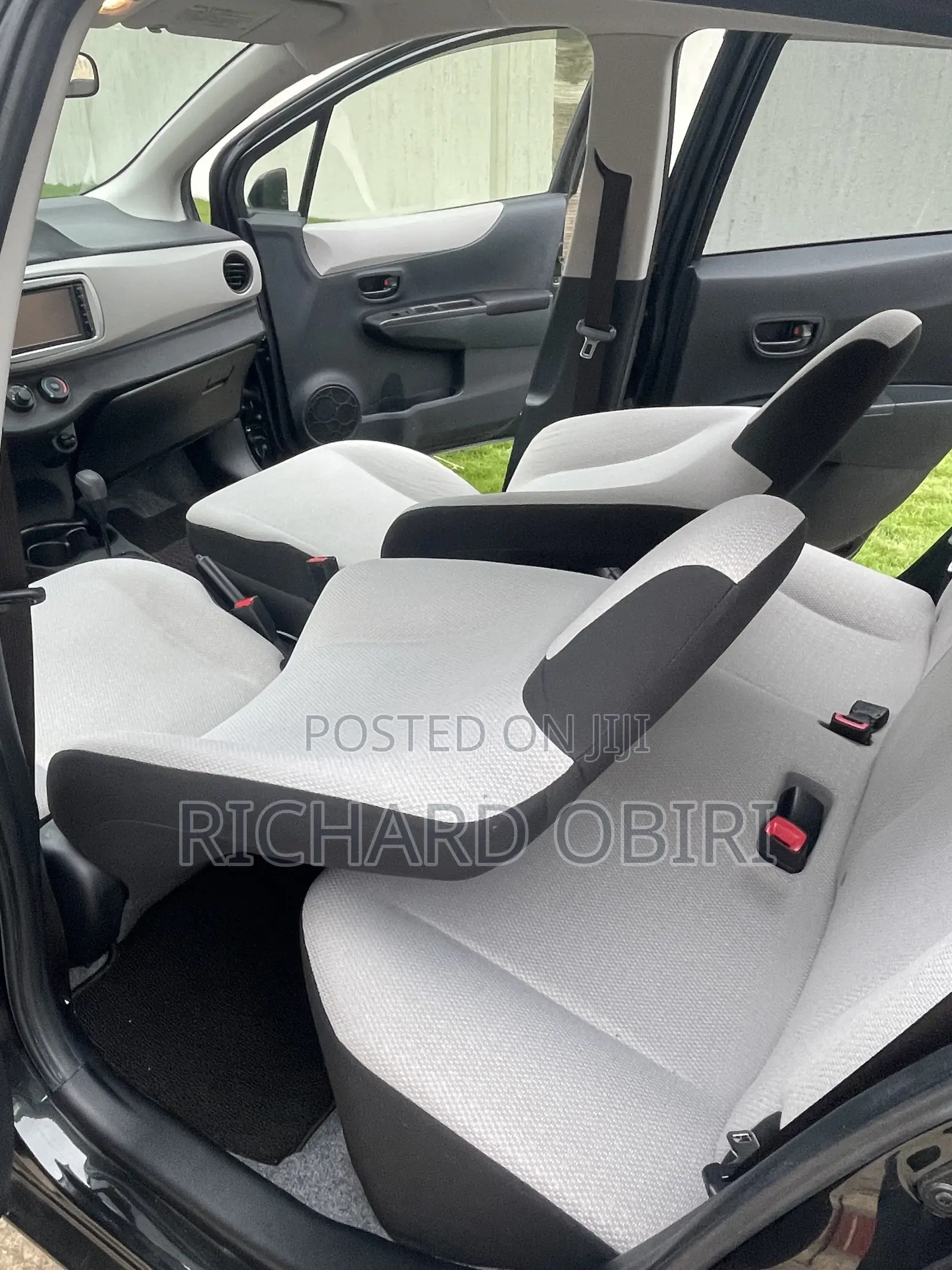 Toyota Vitz 1.3 AWD 5dr 2013 Black