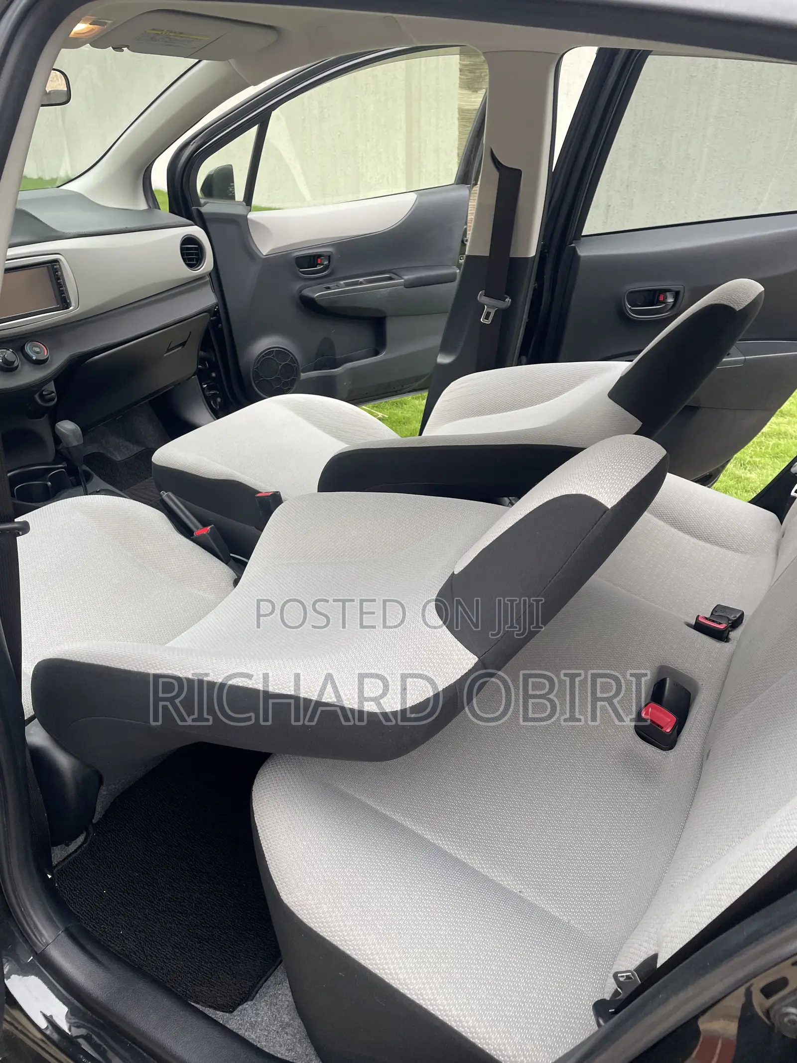 Toyota Vitz 1.3 AWD 5dr 2013 Black