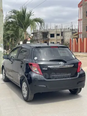 Toyota Vitz 1.3 AWD 5dr 2013 Black