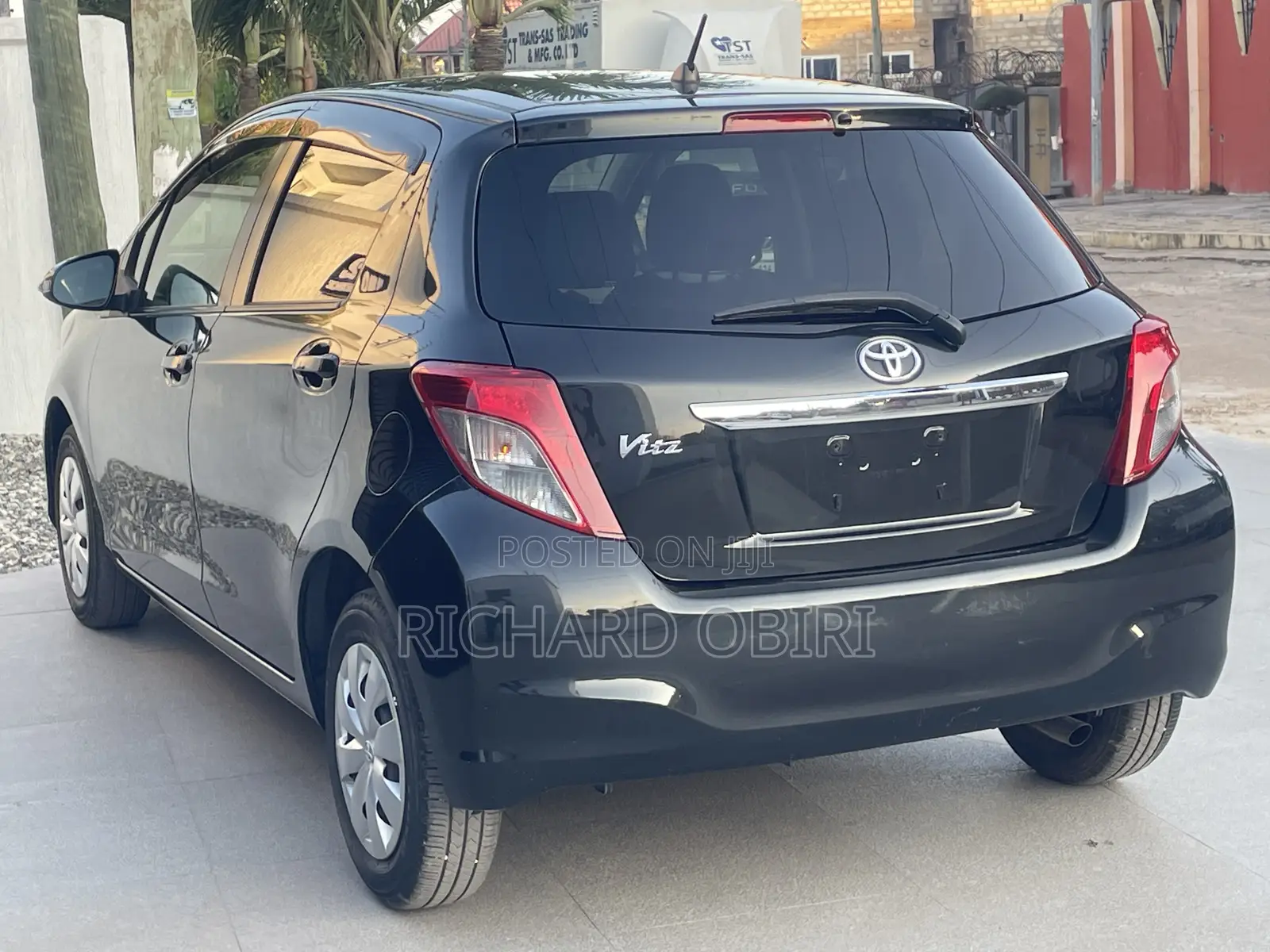 Toyota Vitz 1.3 AWD 3dr 2013 Black
