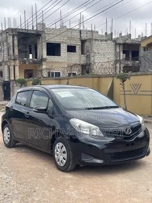 Toyota Vitz 1.3 AWD 3dr 2013 Black