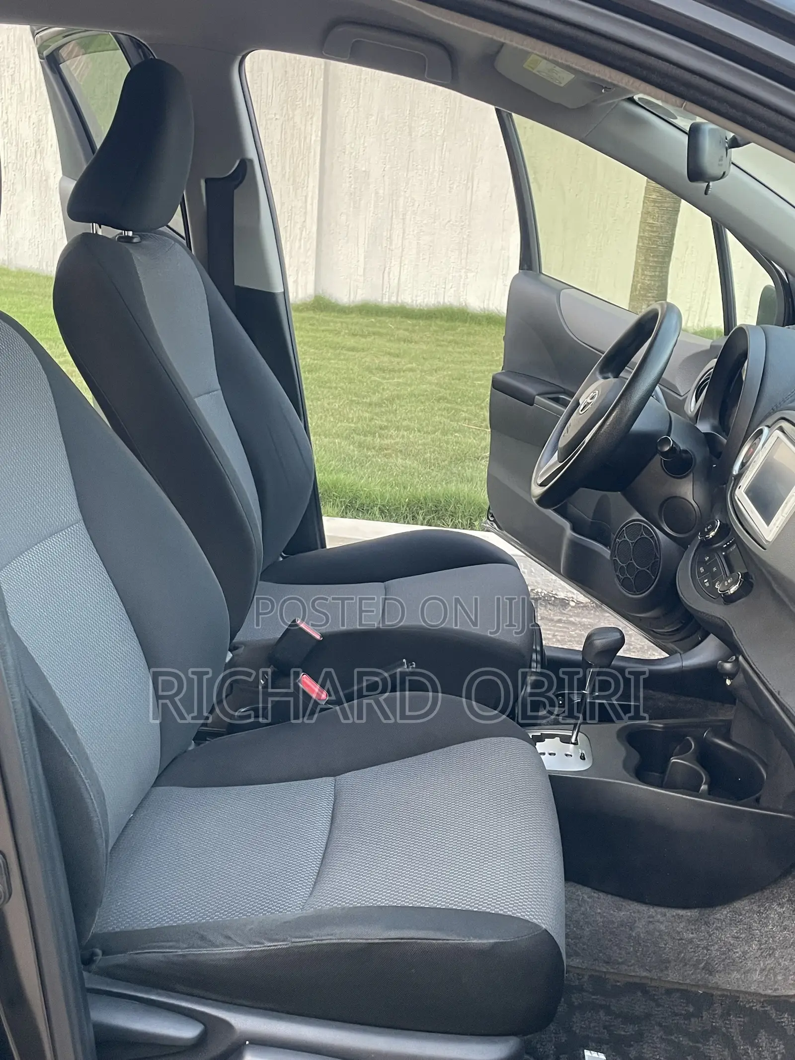 Toyota Vitz 1.3 AWD 3dr 2013 Black