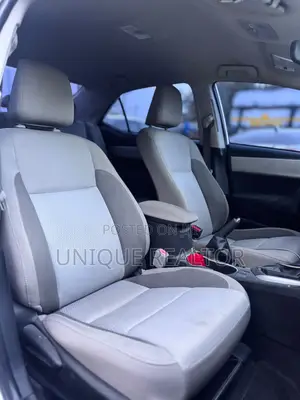 Toyota Corolla LE (1.8L 4cyl 2A) 2018 White