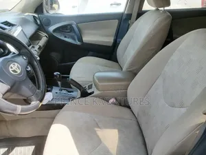 Toyota RAV4 2.5 2010 Red