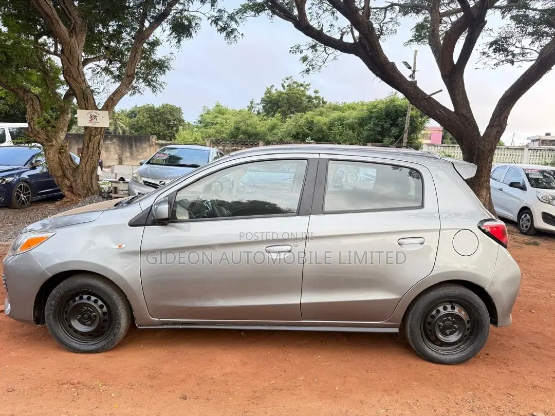 Mitsubishi Mirage SE 2022 Gray