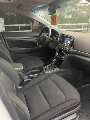 Hyundai Elantra Limited 2018 White
