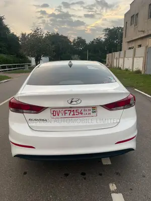 Hyundai Elantra Limited 2018 White