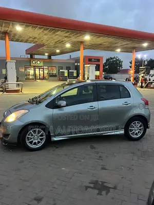 Toyota Vitz 1.3 FWD 3dr 2009 Pearl
