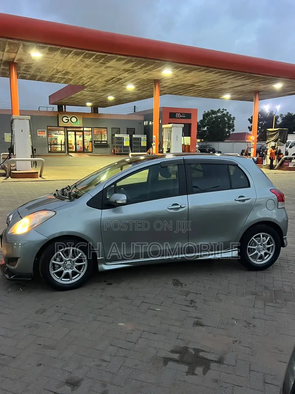 Toyota Vitz 1.3 FWD 3dr 2009 Pearl