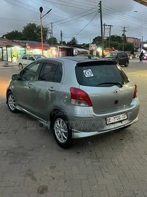 Toyota Vitz 1.3 FWD 3dr 2009 Pearl
