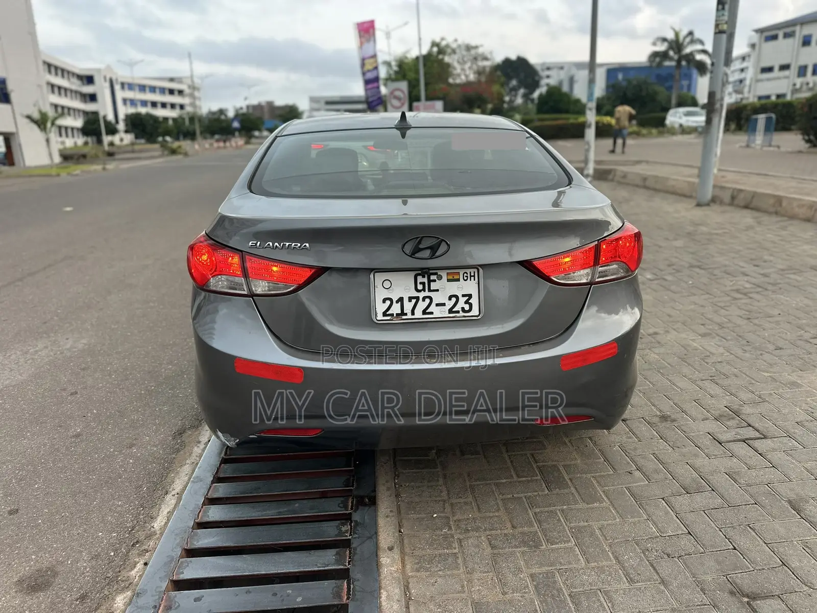 Hyundai Elantra GLS Sedan FWD (1.8L 4cyl 6M) 2013 Gray