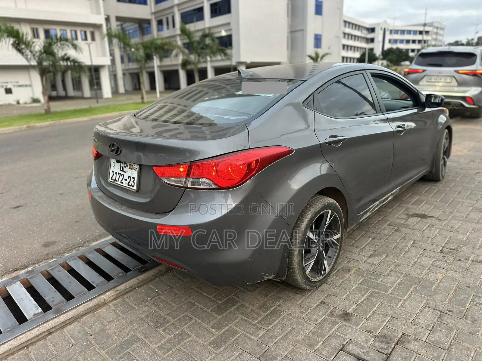 Hyundai Elantra GLS Sedan FWD (1.8L 4cyl 6M) 2013 Gray