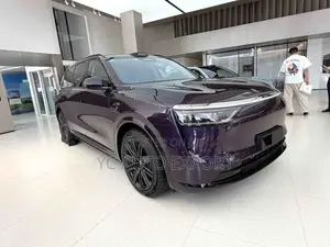 AITO M8 2025 Purple