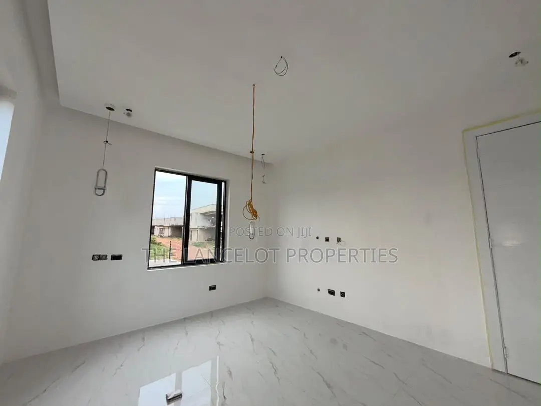 5bdrm House in Ogbojo, East Legon for sale