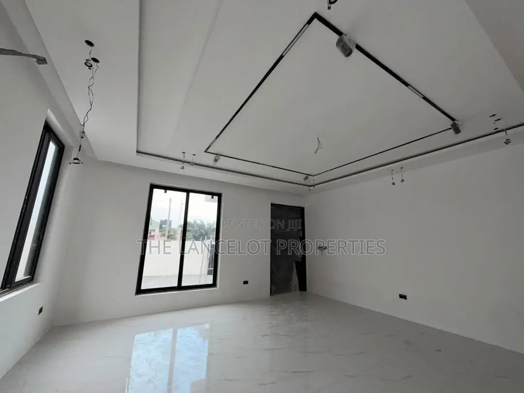 5bdrm House in Ogbojo, East Legon for sale