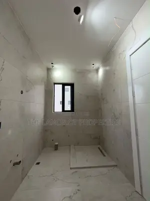 5bdrm House in Ogbojo, East Legon for sale