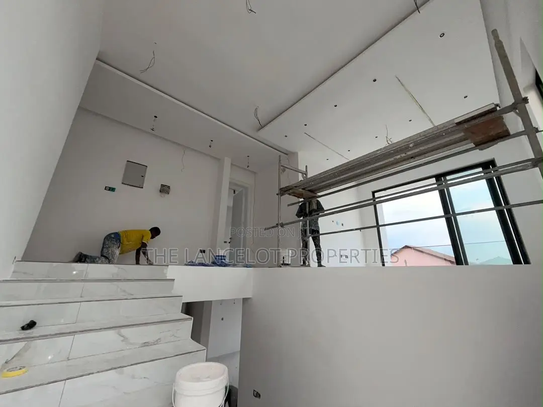 5bdrm House in Ogbojo, East Legon for sale