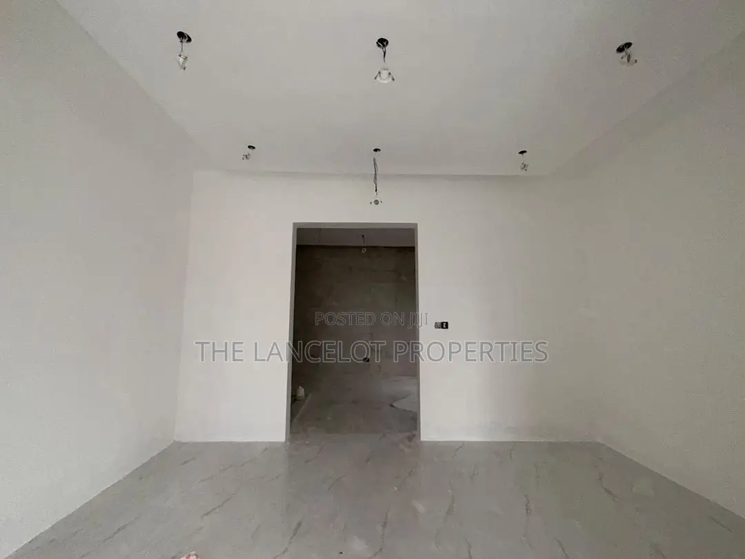 5bdrm House in Ogbojo, East Legon for sale