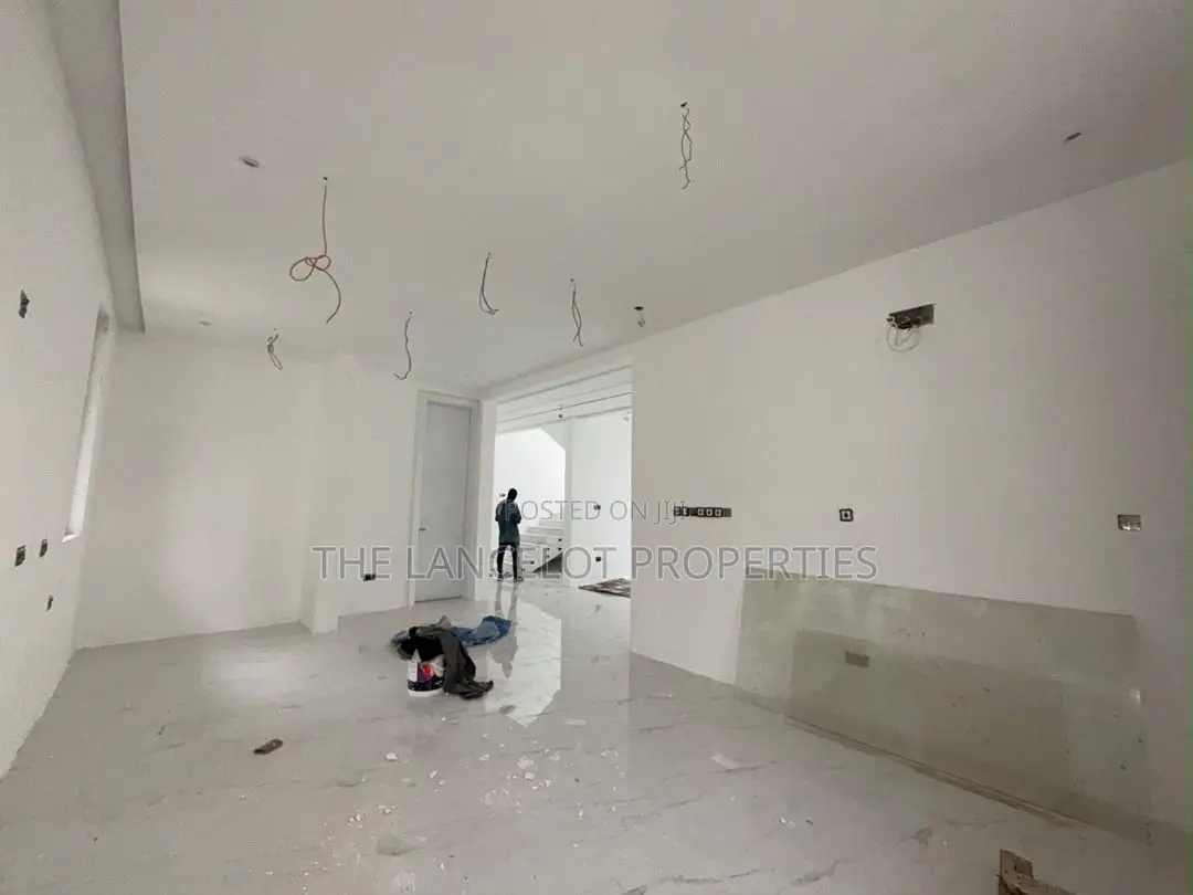 5bdrm House in Ogbojo, East Legon for sale