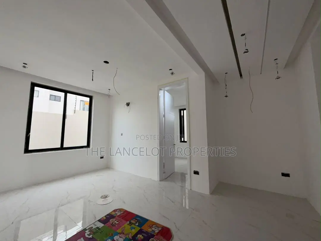5bdrm House in Ogbojo, East Legon for sale