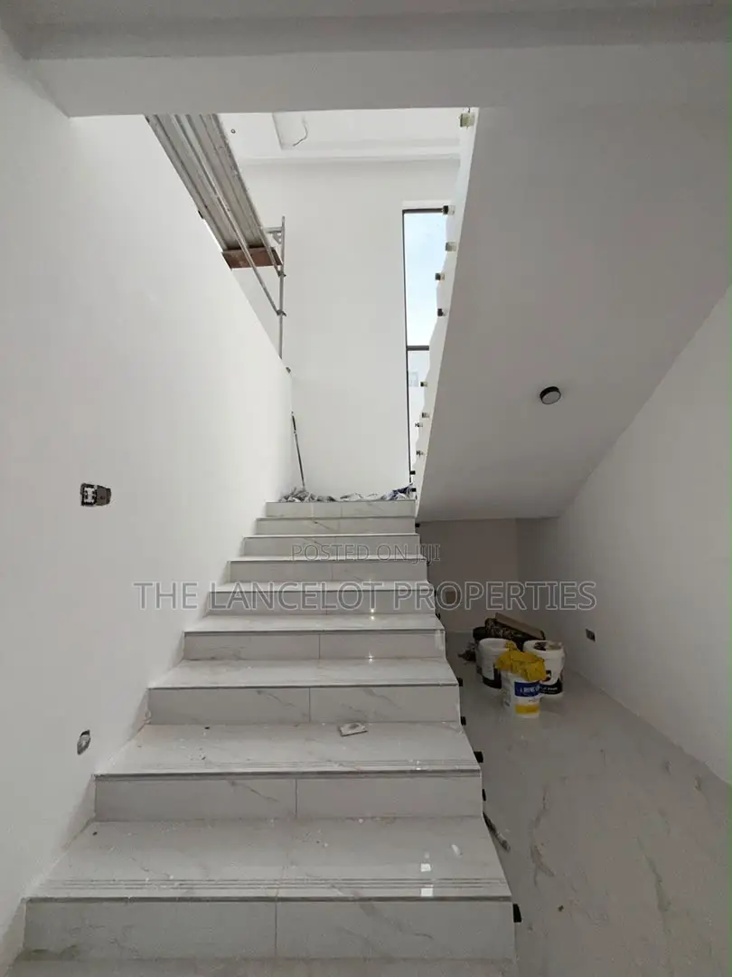 5bdrm House in Ogbojo, East Legon for sale