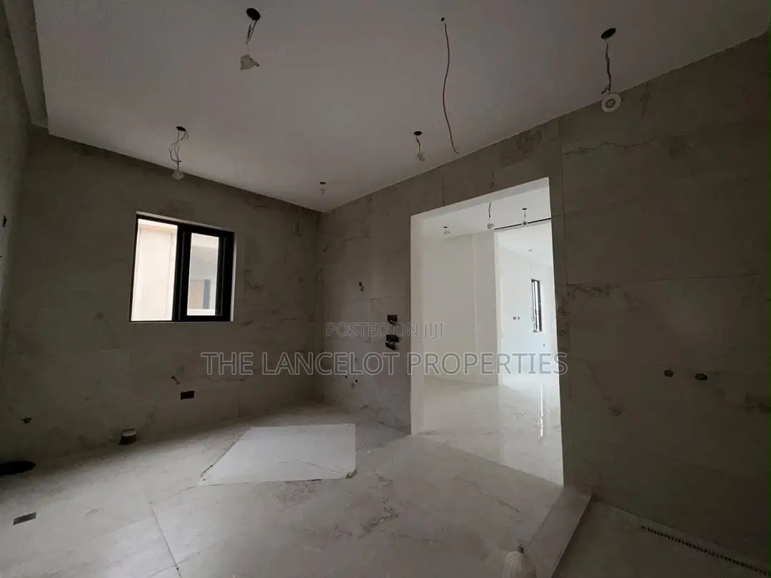 5bdrm House in Ogbojo, East Legon for sale