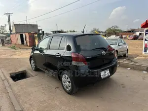 Toyota Yaris Base Hatchback 5dr 2010 Black