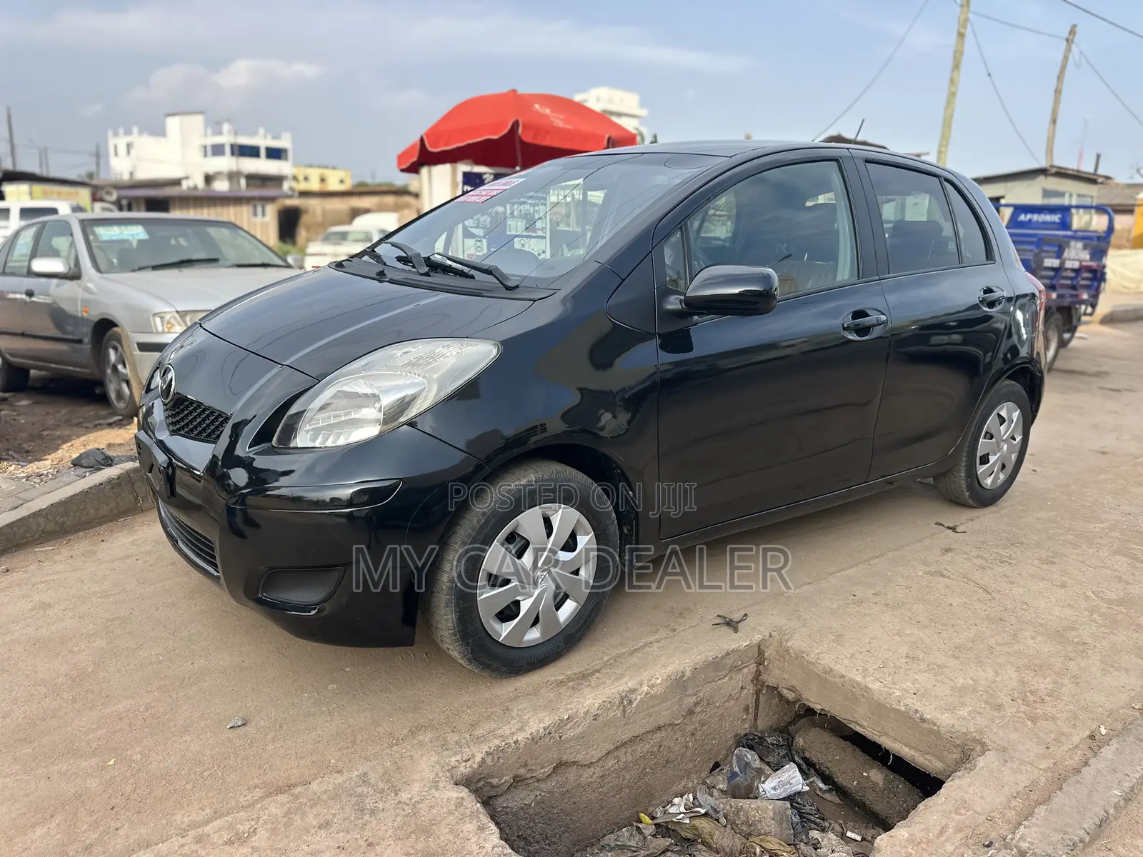 Toyota Yaris Base Hatchback 5dr 2010 Black