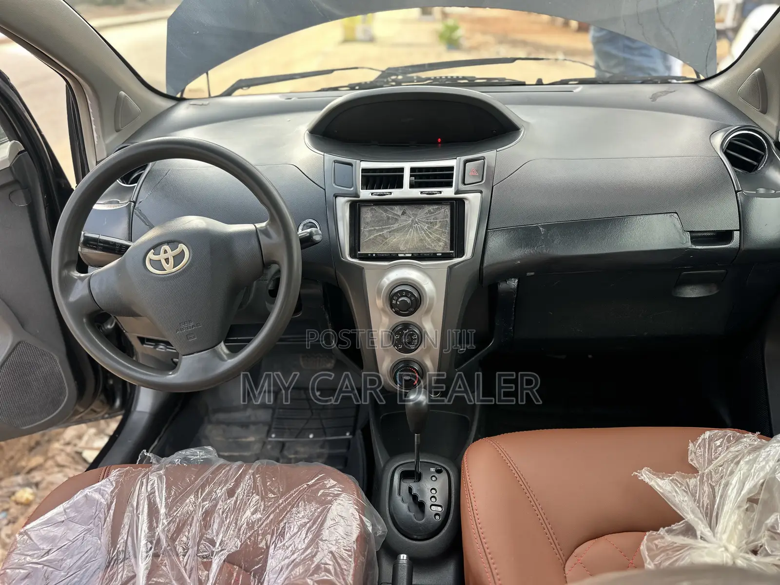Toyota Yaris Base Hatchback 5dr 2010 Black