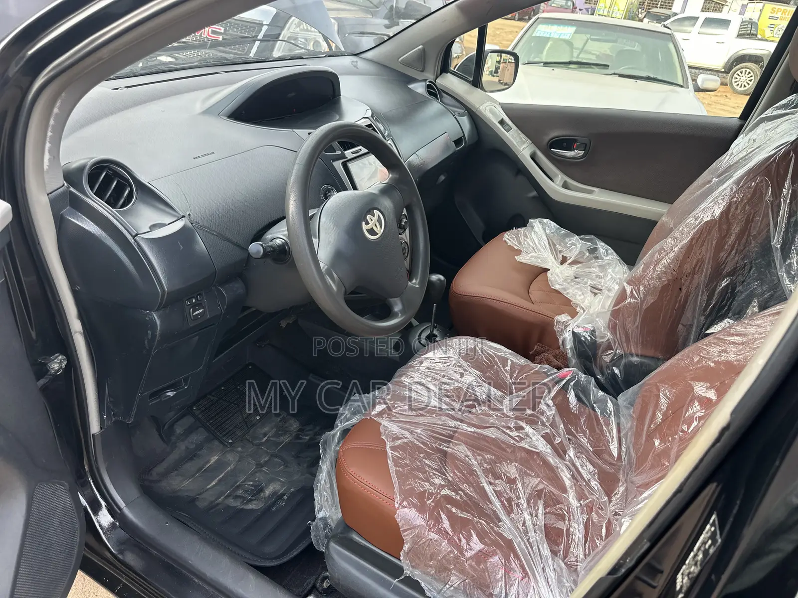 Toyota Yaris Base Hatchback 5dr 2010 Black