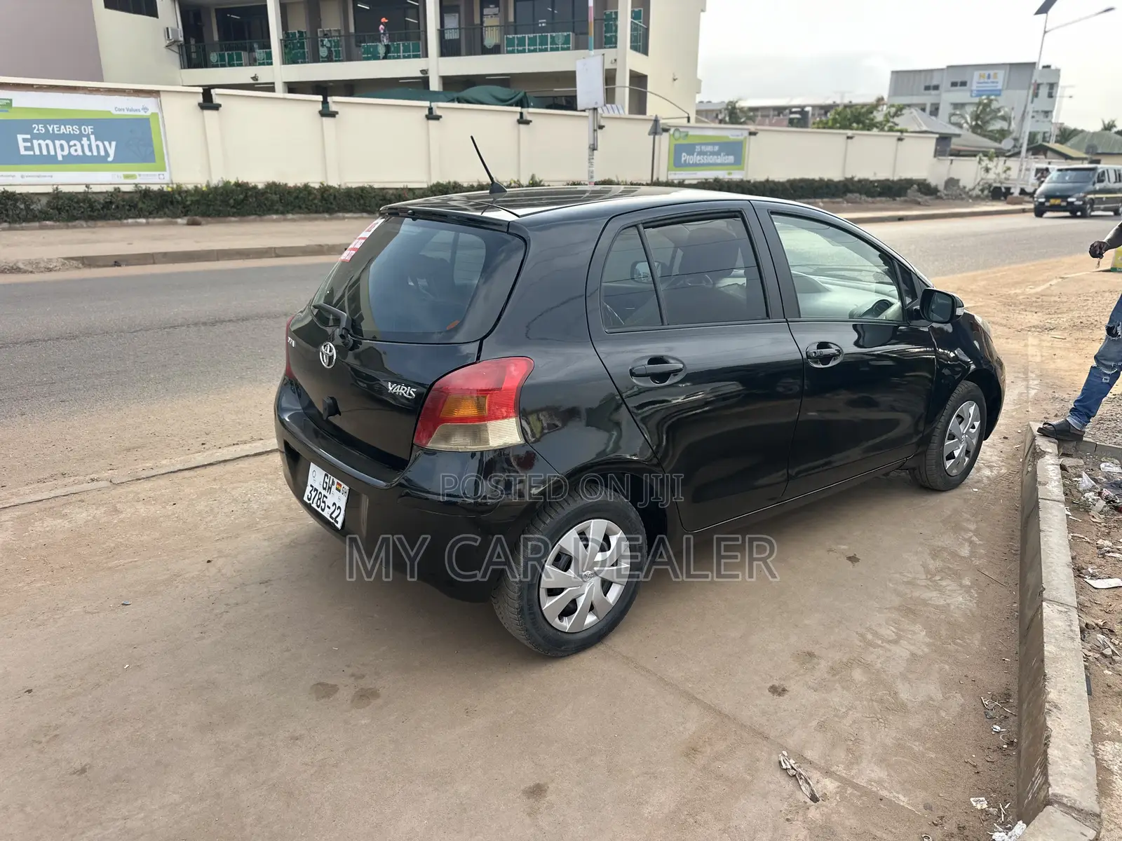 Toyota Yaris Base Hatchback 5dr 2010 Black