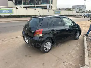 Toyota Yaris Base Hatchback 5dr 2010 Black