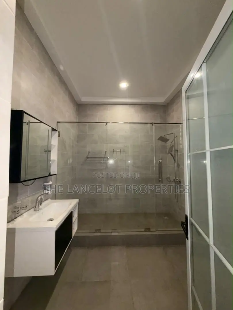 4bdrm House in West Trasacco, East Legon for sale