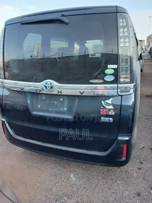 Toyota Voxy 2014 Blue