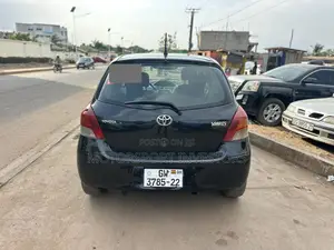 Toyota Yaris Base Hatchback 5dr 2010 Black