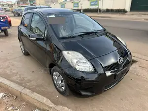 Toyota Yaris Base Hatchback 5dr 2010 Black