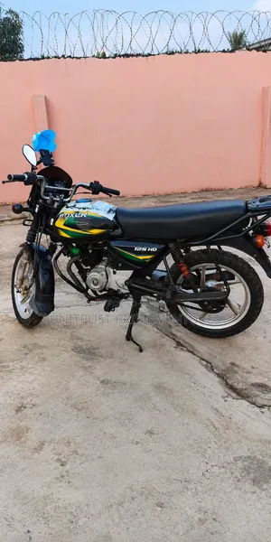 Bajaj Boxer 125 2025 Black