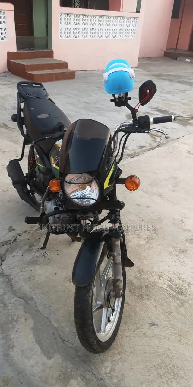 Bajaj Boxer 125 2025 Black