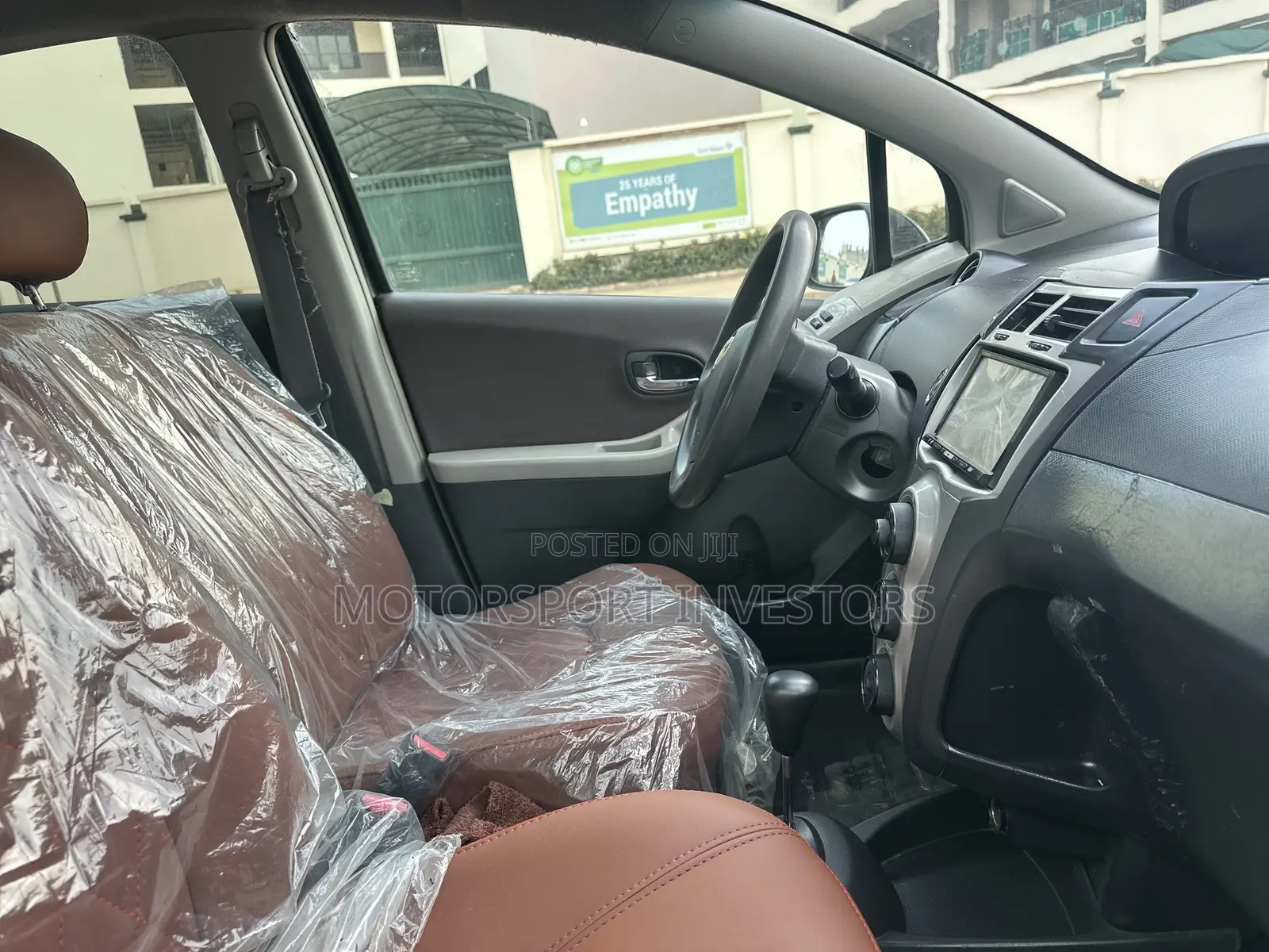 Toyota Yaris Base Hatchback 5dr 2010 Black