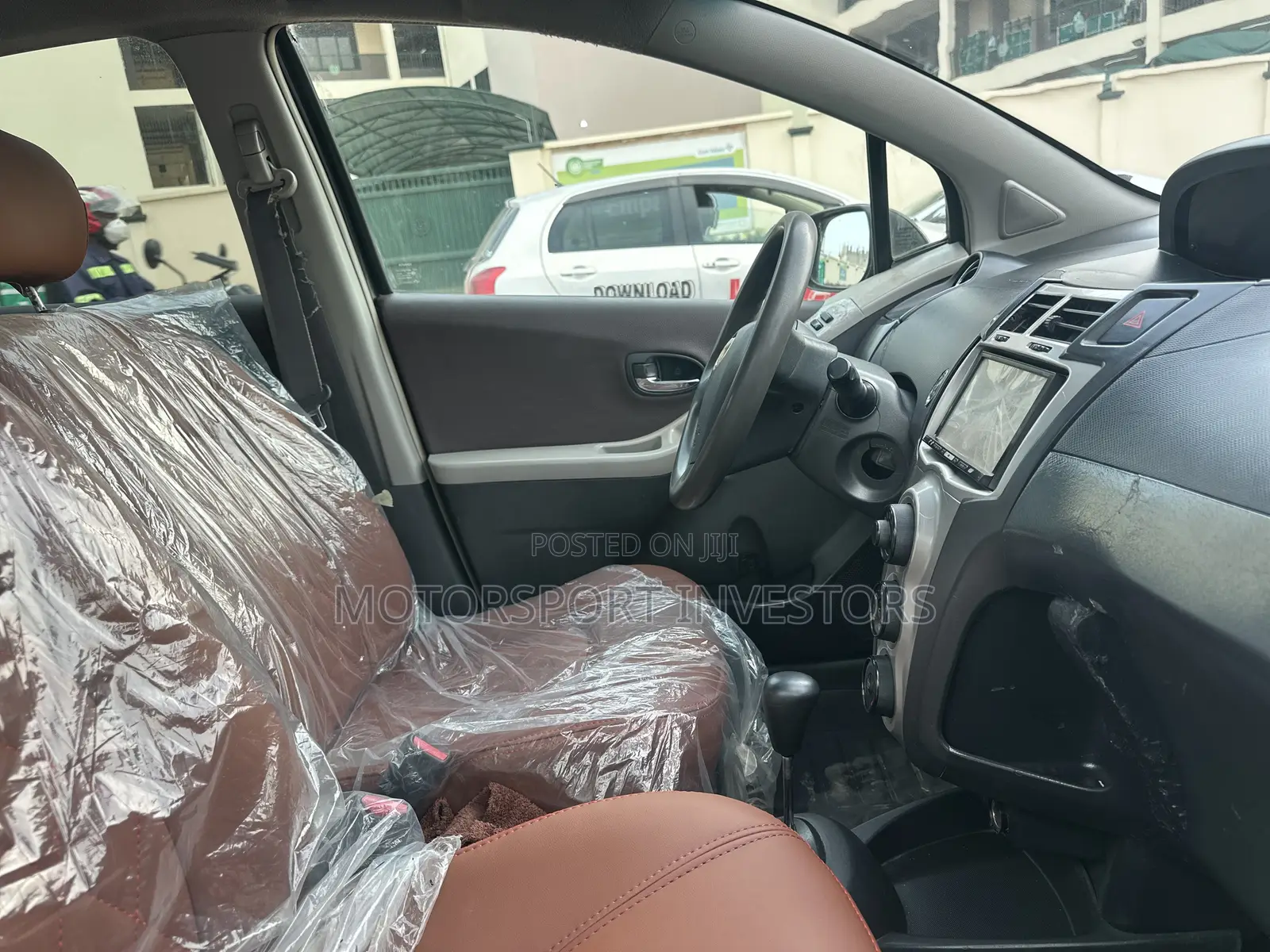 Toyota Yaris Base Hatchback 5dr 2010 Black