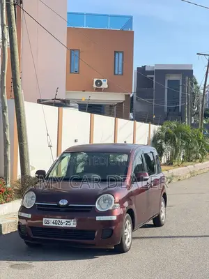 Toyota Sienta 1.5 AWD 2012 Brown